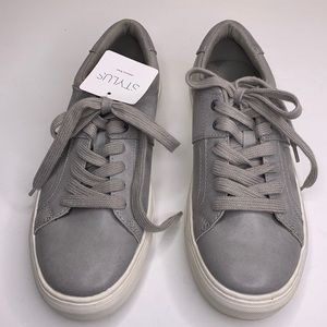 STYLUS Sneakers Gray Suede Trim SAUNTER Memory Foam Insoles NWT 8 Medium